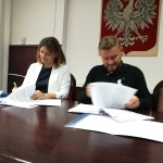 Umowę podpisuje Kamila Kurowska-Gawryś, CEO SAFEGE Polska oraz Paweł Makuch, Prezydent Miasta Pruszkowa