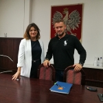 Umowę podpisuje Kamila Kurowska-Gawryś, CEO SAFEGE Polska oraz Paweł Makuch, Prezydent Miasta Pruszkowa