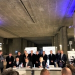 Podpisanie umowy na realizację tunelu przez PKP PLK oraz Kamilę Strzelczak z SAFEGE przy udziale Ministra Budownictwa i Infrastruktury.