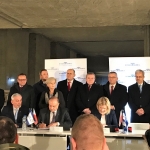 Podpisanie umowy na realizację tunelu przez PKP PLK oraz Kamilę Strzelczak z SAFEGE przy udziale Ministra Budownictwa i Infrastruktury.
